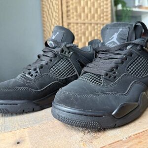 Reposh  US 5.5 Y Black Sneakers